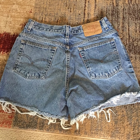 Levi Women high waist cut offs SZ 14 - Picture 2 of 3